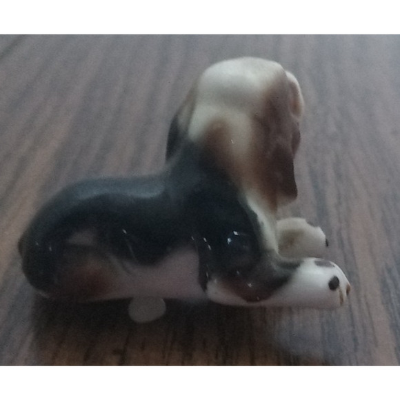 Black White And Brown Miniature 1 Inch Ceramic Hound Figurine - Picture 3 of 4